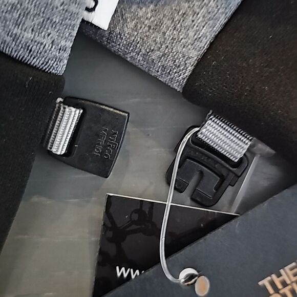 Last Pair!!! The North Face Gray Etip📲  touchscreen Glove🧤 Size medium - Picture 8 of 9